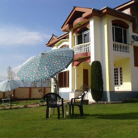 Asif Guest House Srīnagar Buitenkant foto